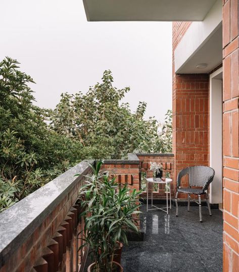 Navya and a Quarter Blends Old and New To Give A Pleasant and Stylish Appeal To This Home | Delhi Delhi Apartment Interiors, Delhi Apartment, 500 Sq Ft Apartment, Delhi House, Small Tv Room, Interior Balcony, Beautiful Home Designs, Green Sofa, Apartment Aesthetic