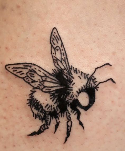 Bee Tattoo Meaning, Tatuaje Studio Ghibli, Ephemeral Tattoo, Aesthetic Tattoo Ideas, Bumble Bee Tattoo, 20 Aesthetic, Funky Tattoos, Bug Tattoo, Sick Tattoo