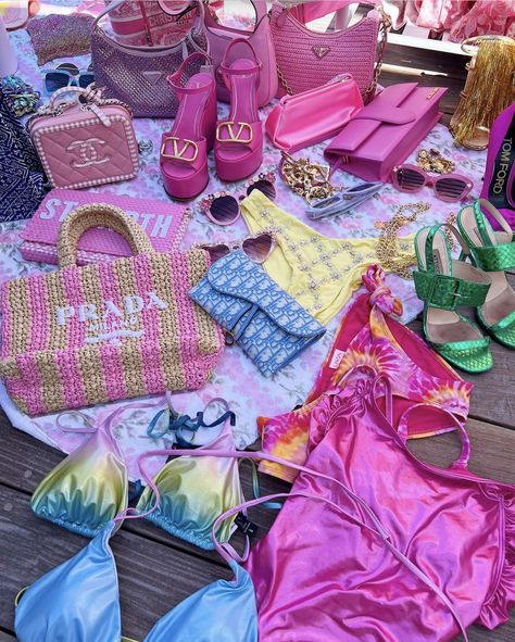 Barbie Aesthetic, Barbie Summer, Malibu Barbie, Pink Girly Things, Black Barbie, Barbie Accessories, Everything Pink, Pink Princess, Rich Girl