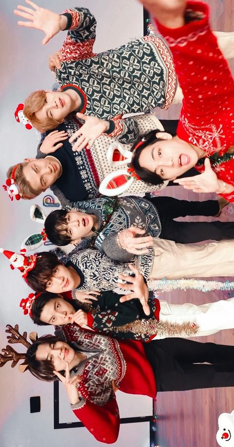 Bts Christmas Wallpaper, Bts Desktop Wallpaper, Christmas Bts, V Christmas, Ot7 Bts, Bts Wallpaper Aesthetic, Bts Wallpaper Lockscreen, Wallpaper Natal, Bts Christmas