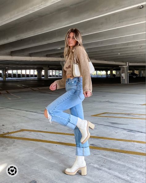 White Boot Outfit Fall, Cream Boots Outfit, White Booties Outfit, Boho Winter Outfits, White Boots Outfit, Fall Boots Outfit, Winter Boots Outfits, Beige Boots, Booties Outfit