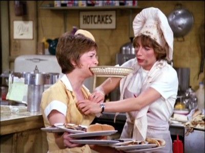 Shirley Feeney, Marshall Williams, Laverne And Shirley, Penny Marshall, Cindy Williams, Antenna Tv, Laverne & Shirley, 1970s Tv Shows, 70s Tv Shows