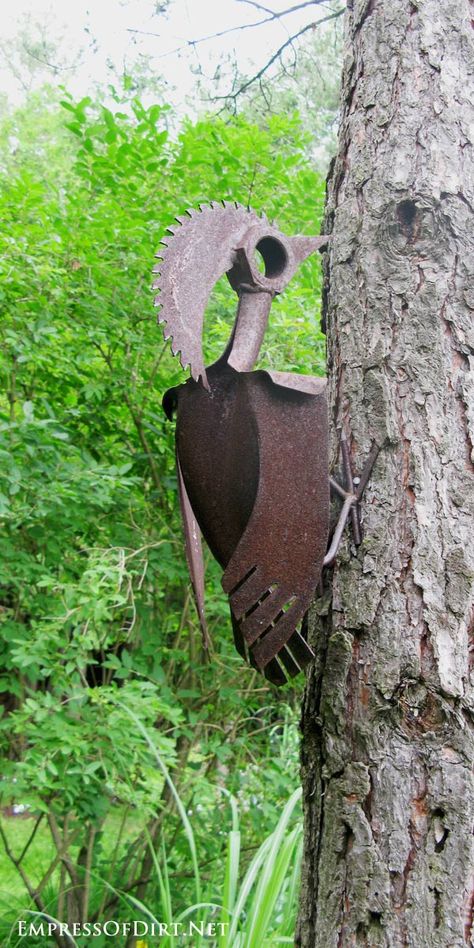 Garden Tool Art ANIMAL Ideas - super cute garden art made from old shovels, hammers, clippers, and more! Rusty Garden, Garden Junk, Welding Art Projects, Old Metal, Metal Tree Wall Art, Metal Yard Art, Metal Welding, Have Inspiration, Metal Garden Art