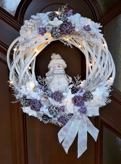 Wreaths Crafts Christmas, Christmas Wreath Ideas, Recycled Christmas, Holiday Wreaths Diy, Front Door Wreaths, Christmas Centerpieces Diy, White Wreath, Christmas Door Wreaths, Easy Christmas Decorations