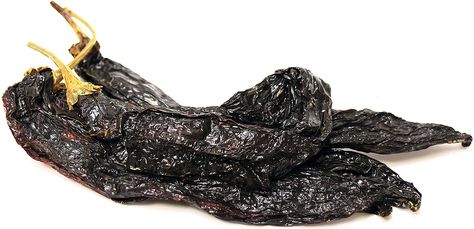 Dried Negro Chile Peppers Information and Facts Types Of Chili Peppers, Chile Pasilla, Types Of Peppers, Mexican Flavors, Roasted Red Pepper Soup, Mole Sauce, Dried Peppers, Capsicum Annuum, Chile Pepper