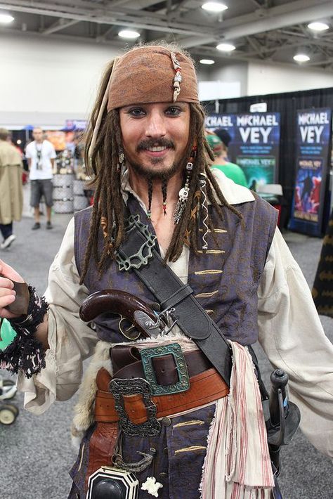 Superb Captain Jack Sparrow #Cosplay by Young Sparrow of R.E.A.C.H. | Salt Lake Comic Con 2013 Jack Sparrow Costume Diy, Jack Sparrow Halloween Costume, Captain Jack Sparrow Costume, Jack Sparrow Halloween, Jack Sparrow Cosplay, Jack Sparrow Costume, John Depp, Comic Con Costumes, Black Halloween Dress