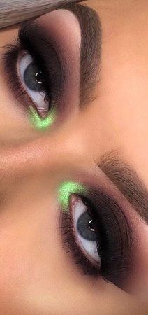 Black And Neon Green Eye Makeup, Neon Green Smokey Eye, Dark Green Aesthetic Makeup, Neon Green Halloween Makeup, Black And Neon Makeup, Neon Smokey Eye, Oogy Boogy Makeup, Green Eye Makeup Halloween, Black Green Eyeshadow