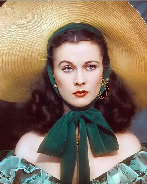 Vintage Hollywood Stars, Marilyn Monroe Portrait, Vivien Leigh, Darjeeling, Gone With The Wind, Vintage Hollywood, Great Movies, Hollywood Stars, Mode Outfits