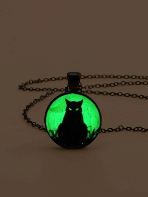 Halloween Glow In The Dark, Piercings Jewelry, Dark Earrings, Pandora Bracelet Designs, Love Birthday Quotes, Glowing Necklace, Dark Jewelry, Glass Pendant Necklace, Cool Necklaces