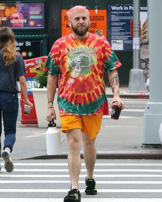 Jonah Hill Style, Hill Tattoo, Vintage Celebrities, Jonah Hill, Tattoo Arm, Big Guys, Tie And Dye, Chest Tattoo, Tie Dye T Shirts