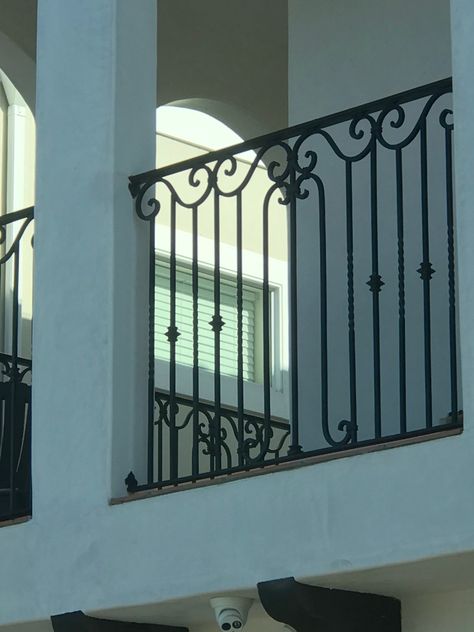 Wrought Iron Balcony Railing Spanish Style, Spanish Home Exteriors, Wrought Iron Balcony, Iron Balcony Railing, Railing Tangga, Mojo Dojo Casa House, Rod Iron, Residential Building Design, Iron Balcony