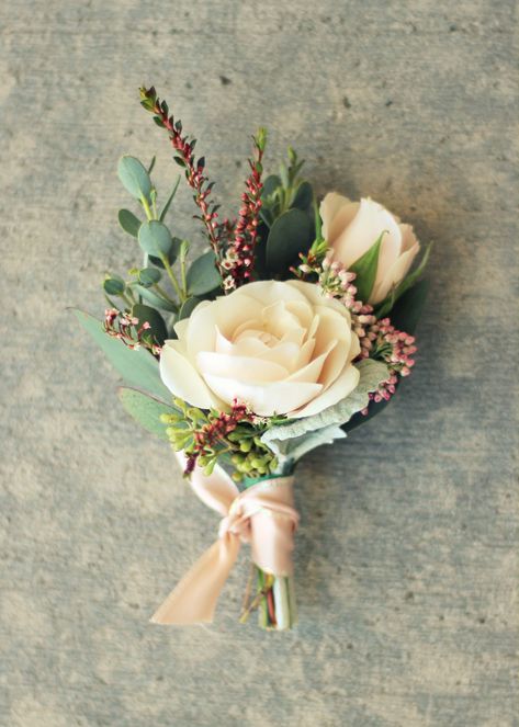 Cream spray roses with calcynia and eucalyptus Spray Roses Boutonniere, Green Boutonniere, White Corsage, Pink Boutonniere, Prom Corsage And Boutonniere, Rose Boutonniere, Corsage And Boutonniere, Boda Mexicana, Corsage Prom