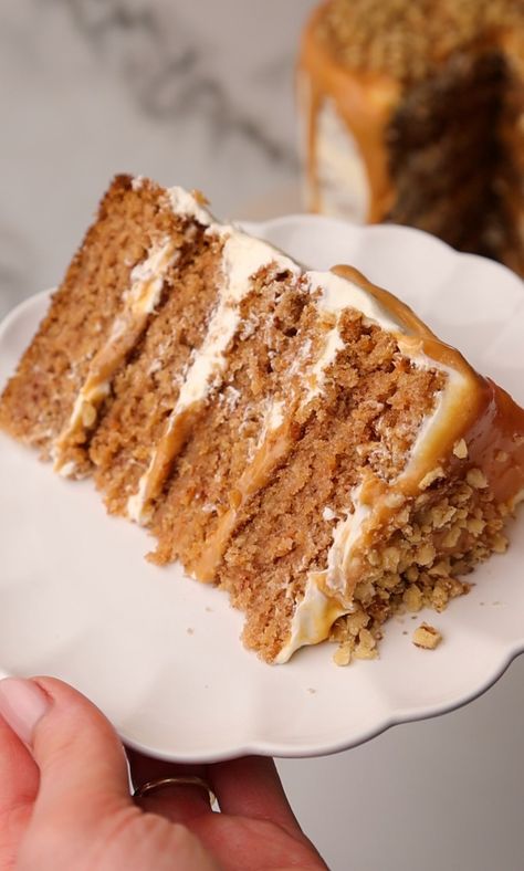 Easy Eggless Caramel Carrot Cake Carrot Cake With Caramel Sauce, Eggless Caramel Cake, Carrot Cake Salted Caramel, Carrot Cake With Caramel, Eggless Carrot Cake Recipe, Caramel Carrot Cake, Carrot Bars, Eggless Carrot Cake, Caramel Crunch