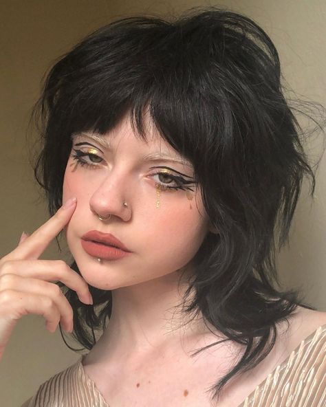 premium powerclashing on Instagram: “Oh sorry didn’t see you there, was too busy crying” Alt Shaggy Hair, Bleached Eyebrows, Short Grunge Hair, Rave Hair, Baby Bangs, Short Bangs, Haircuts For Wavy Hair, Edgy Hair, Hair Color And Cut