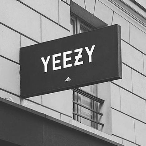 Love the #yeezy sign --- #realestate #homes #luxury #luxuryhomes #interior #interiordesign #millionair #luxurylifestyle #dreamhome #architecture #motivation #succes #luxuryrealestate #milliondollarlisting #realtor Trend Clothes, Streetstyle Outfit, Fashion D, Skate Wear, Fashionista Style, Black Luxury, Adidas Fashion, Casual Sport Shoes, Running Shoes Nike