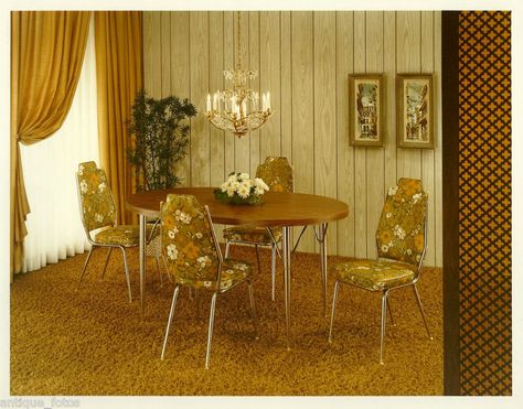 1970`S Vintage Old Photo Floral Dining Room Table Chairs Furniture & Shaggy Rug 70s Furniture Makeover, 70s House Interior, 1970s Dining Room, 70s House Decor, 70s Furniture, Rustic Dining Furniture, 70s House, 1970s Decor, 70s Interior