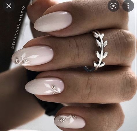 Neutral Nails With Leaf Design, Neutral Nails With Gold Accent, Almond Nails Designs Glitter, Nude Nails With Nail Art, Pink Nail Art Designs Classy, Nude Nails With Design Simple, Minimalist Nail Design Inspiration, Flower Designs Nails, Cute Engagement Nails