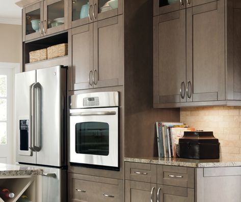 Thomasville - Find Your Style - Lakefield Maple Gypsum and Pebble Thomasville Cabinets, Built In Appliances, Thomasville Cabinetry, Casual Kitchen, Cabinet Styles, Kitchen Remodel Idea, Door Styles, Wine Storage, Find Your Style