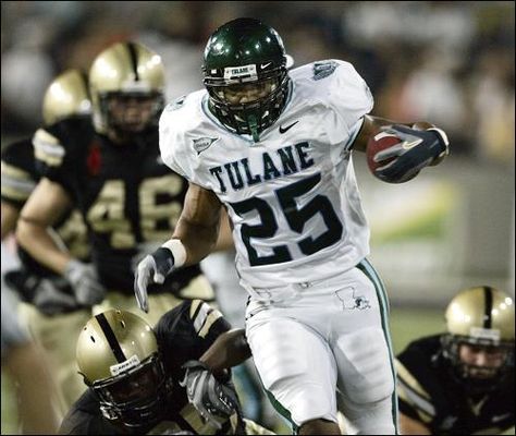 Matt Forte # 25 Tulane Green Wave RB Tulane Football, Tulane Green Wave, Tulane University, Football Legends, College Days, Football History, Green Wave, Football Photos, Football Stadiums