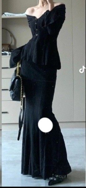 Dark Femme Fatale Outfits, Morticia Addams Outfit Inspiration, Christian Goth Outfits, Goth Elegant Outfit, Modest Gothic Outfits, Black Flare Jeans Outfit Aesthetic, Goth Coquette Outfits, Classic Goth Outfits, Modest Goth Outfit