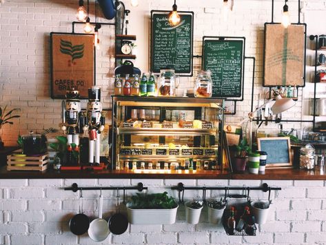 The Ultimate Guide To Hipster Cafes In Melaka - 17 Cafes That Will Give You #Goodvibes Coffee House Interiors, Hipster Coffee Shop, Hipster Cafe, Hipster Home Decor, Hipster Home, Hipster Coffee, Cafe Hopping, Pizza Bar, Coffee Jars