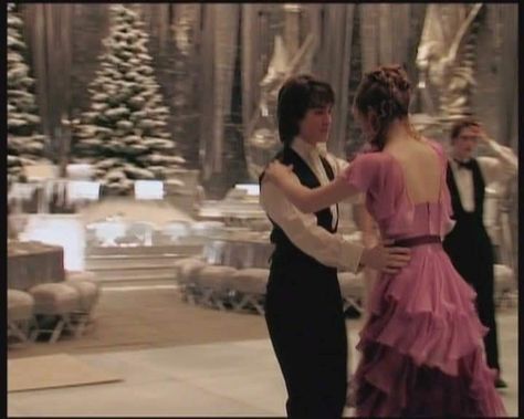 Yule Ball Aesthetic, Hermione Yule Ball, Evans Aesthetic, Harry Potter Yule Ball, The Yule Ball, Harry Potter Test, Harry Potter Quizzes, Harry And Hermione, Cast Photos