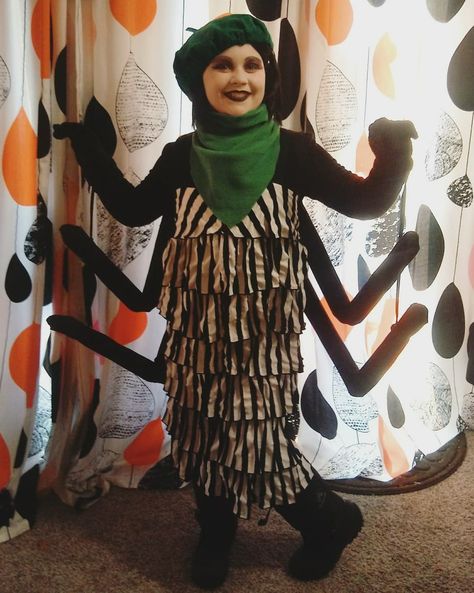 Miss Spider, James and the Giant Peach. Josie's DIY Halloween Costume 2019. #timburton #roalddahl James And The Giant Peach Costume, Miss Spider, James And The Giant Peach, Peach Costume, The Giant Peach, Halloween Makeup Inspiration, Diy Halloween Costume, Diy Costume, Dress Up Costumes