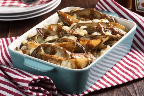 You can now make this Canadian classic at home with this easy-to-make poutine recipe. And the homemade fries make our version extra delicious. Canadian Poutine, Campground Ideas, Poutine Recipe, Homemade Fries, Canadian Food, Kraft Recipes, Poutine, Veggie Side Dishes, Click Photo