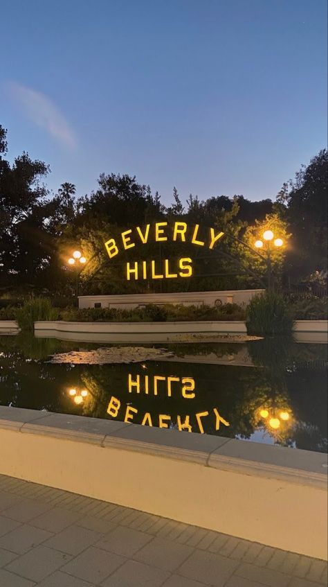 Beverly Hills Aesthetic Wallpaper, Houses In Beverly Hills, La Beverly Hills, Beverly Hills Lifestyle, Living In La Aesthetic, La Vibes Aesthetic, Hollywood Hills Aesthetic, La City Aesthetic, Downtown La Aesthetic