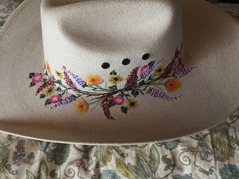 Latest hat I'm working on. Flowers will go around the entire crown in place of a hatband Embroidered Hats Ideas, Western Clothes, Painted Hats, Flowers Painted, Flower Hat, Cowgirl Hat, Painted Flower, Hat Ideas, Flower Hats