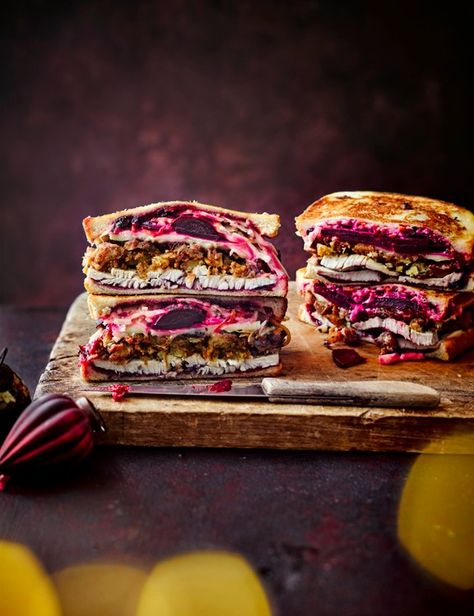 Ultimate Toastie Recipe with Turkey Use up your Christmas dinner leftovers to make our ultimate toastie with turkey, stuffing and homemade bubble and squeak. Plus, we share the greatest toastie secret you'll ever learn... Recipe With Turkey, Short Rib Sandwich, Christmas Leftovers Recipes, Christmas Sandwiches, Christmas Leftovers, Bubble And Squeak, Dinner Leftovers, Homemade Bubbles, Croque Madame