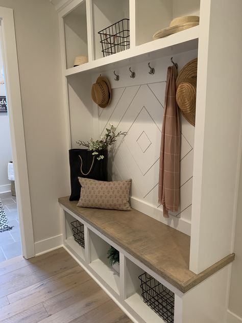 Mudroom Remodel, Mudroom Makeover, Mudroom Decor, Mudroom Laundry Room, Mud Room Storage, Mudroom Design, Kitchen Design Modern, Entryway Storage, Home Entrance Decor