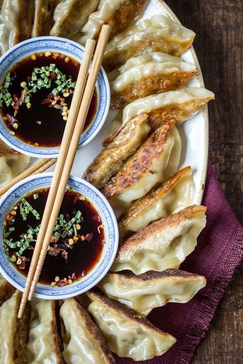 Vegan Potstickers, Makanan Cepat Saji, Recipes Copycat, Masakan Malaysia, Vegan Asian Recipes, Vegan Asian, Makanan Diet, Läcker Mat, God Mat