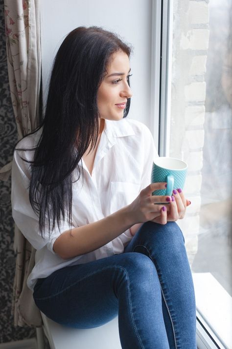 People Drinking Coffee, Woman Drinking Coffee, Tea Person, Tea Organizer, Coffee Mood, Tea Organization, Photo Coffee, Organizer Ideas, Best Marriage Advice