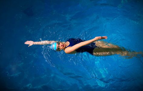 Elementary Backstroke: How to Swim the Elementary Backstroke - 2022 - MasterClass Backstroke Swimming, Swimming Lesson Plans, Swimming Drills, Professional Swimmers, Swimming Photography, Swimming Photos, Swimming Coach, Swimming Pictures, Professional Swimming