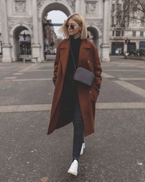 this is very nice outfit . trendy. spring 2022. viral. canada outfit 2022 Brown Coat Outfit, Peacoat Outfit, Long Brown Coat, Coat Outfit Casual, Long Coat Outfit, Rounded Shoulders, Winter Coat Outfits, Chique Outfit, Event Outfit