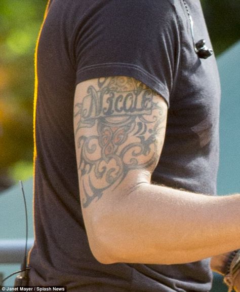 Celebrities With Tattoos, Keith Urban Tattoo, Tattoos Celebrities, Arm Muscle, Relationship Tattoos, Arm Muscles, New York Central, Keith Urban, Celebrity Tattoos