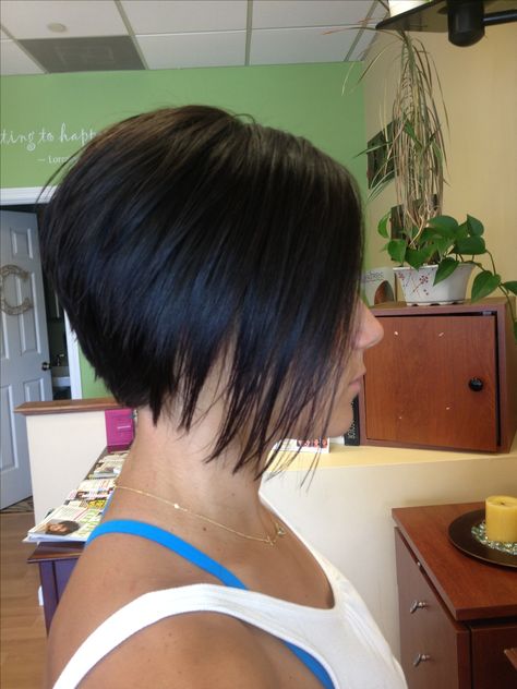 A-line bob...trying to get the stylists to do this to my hair while accommodating my curl....thanks for the pic, Jaym! Stacked Hairstyles, A Line Haircut, Flapper Hair, Stacked Bob Hairstyles, Stacked Bob Haircut, Choppy Bob Hairstyles, Popular Haircuts, Short Bob Haircuts, Trendy Hair