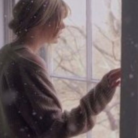 Taylor Swift in Back to December Come Back Be Here Taylor Swift Aesthetic, Back To December Taylor Swift Aesthetic, Back To December Taylor Swift, Playlist Icons, Back To December, Taylor Swift Playlist, Running Playlist, Blondie Girl, Taylor Swif