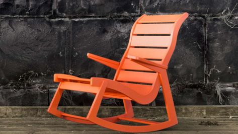 US brand Loll Designs is presenting the Rapson outdoor rocking chair — an updated version of the 1939 Rapid Rocker by Ralph Rapson. Luxurious Lounge, Toilet Accessories Decor, State Crafts, Modern Outdoor Living, Outdoor Rocking Chair, Midcentury Design, Outdoor Games For Kids, Loll Designs, Table Top Design