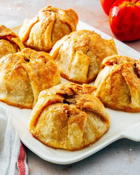 Pioneer Woman Recipe, Apple Dumplings Recipe, Easy Apple Dumplings, Apple Dumpling Recipe, A Couple Cooks, Frozen Dumplings, Vanilla Sauce, Anderson Sc, Apple Dumplings