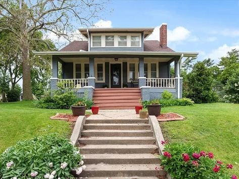 1925 Craftsman For Sale In Shenandoah Iowa Historical Craftsman Homes, 1925 Bungalow, Libertyville Illinois, Monrovia California, Sioux City Iowa, Window Seat Storage, Cleveland Heights, Burbank California, Craftsman Home