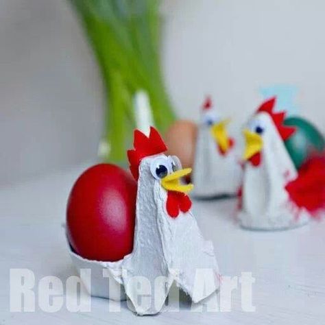 These are adorable Chicken Egg Cups made from Egg Cartons-Super Simple and only take a few minutes to make! Påskeaktiviteter For Barn, Recycled Crafts Kids, Diy Easter Gifts, Egg Carton Crafts, Farm Crafts, Easter Religious, Easter Egg Crafts, Animal Crafts For Kids, Egg Crafts