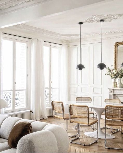 French Interior Style, Open Concept Living Dining, Saarinen Dining Table, Parisian Interior, French Apartment, Tiny Apartments, Minimalism Interior, Contemporary Interior Design, Apartment Inspiration