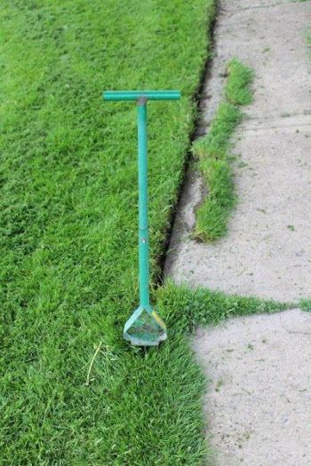 Fields Of Heather: Sidewalk / Grass Edger Grass Edgers, Best Lawn Edger, Garden Edger, Creating A Garden, Small Backyards, Lawn Edger, Landscape Edging, Lawn Edging, Lawn And Landscape