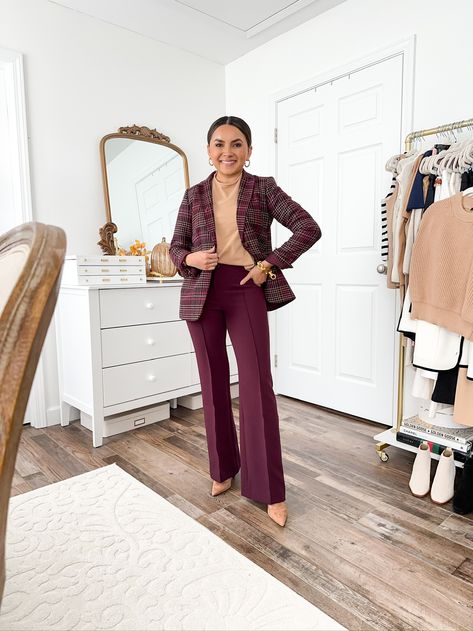 I'm obsessed with this blazer and fall outfit look!! Outfit Tutorial, Office Attire, Outfit Look, Flare Trousers, Blazer Outfits, Office Style, Clothing Styles, Office Fashion, Work Outfits