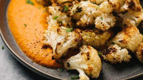 Quick Romesco Sauce How To Roast Cauliflower, Cauliflower In The Oven, Vegan Buffalo Dip, Roasting Cauliflower, Chermoula Sauce, Cauliflower Steaks Recipes, Roast Cauliflower, Dried Chili Peppers, Romesco Sauce