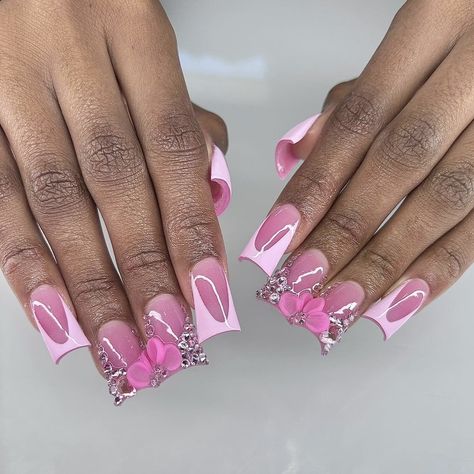 _grabbersbydrea Valentines Nails French, Nail Inspo Hello Kitty, Duck Nails Short, French Tip Nails Pink, Azul Nails, Nails Sanrio, Nails Freestyle, Nails Charm, Pink Duck