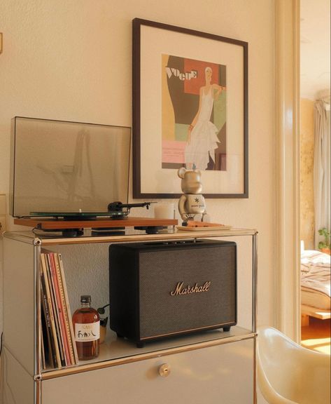 Marshall Speaker Aesthetic, Marshall Speaker Interior, Speaker Aesthetic, Marshall Headphones, Aesthetic Living Room, Living Room Shelves, Marshall Speaker, Room Ideas Bedroom, Music Room