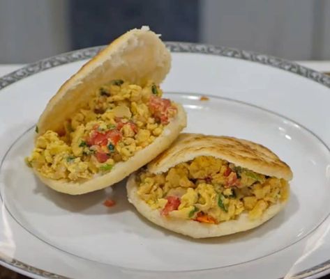 Arepa Filling, Arepa Recipe, Eggs Tomato, Arepas Recipe, Egg Tomato, Venezuelan Food, Corn Flour, Flat Bread, Mexican Dishes